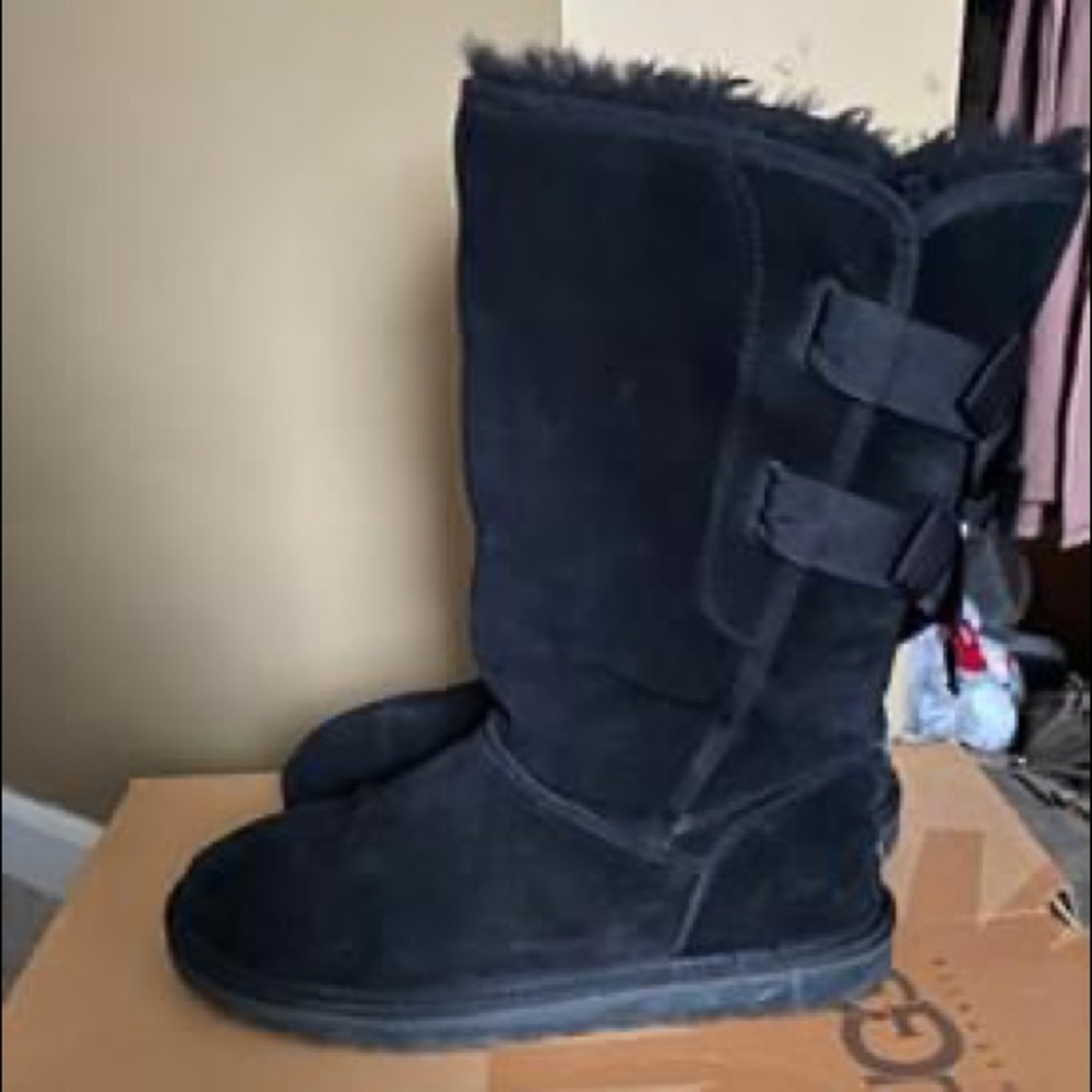 BNIB UGG Black Everly Bow